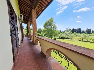 Villa in Via per S. Gennaro, Capannori, 8 locali, 4 bagni, posto auto