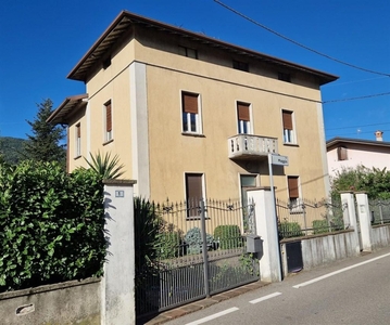 Villa in Via piave, Vercurago, 8 locali, 3 bagni, con box, 330 m²