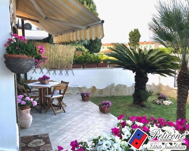 Villa in Via Salto Covino, Fondi, 4 locali, 2 bagni, giardino privato