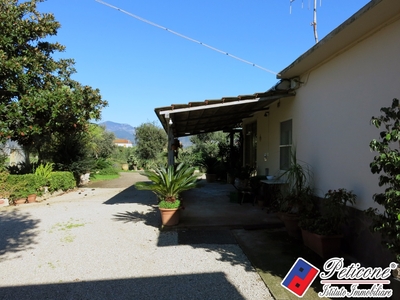 Villa in Via Sant' Antonio, Fondi, 14 locali, 3 bagni, 200 m²