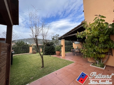 Villa in Via Sant' Antonio, Fondi, 5 locali, 3 bagni, giardino privato