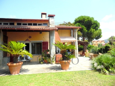 Villa in Via Tamagna, Ventimiglia, 12 locali, 3 bagni, posto auto