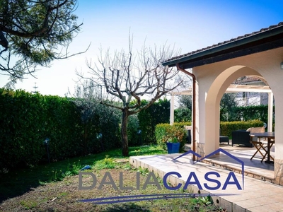 villa indipendente in vendita a Formia