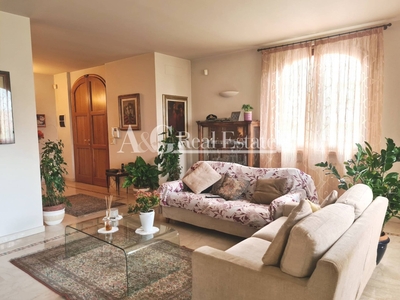 Villa singola a Grosseto, 10 locali, 3 bagni, 300 m² in vendita