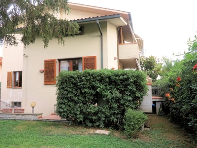 Villa singola a Grosseto, 7 locali, 3 bagni, giardino privato, con box