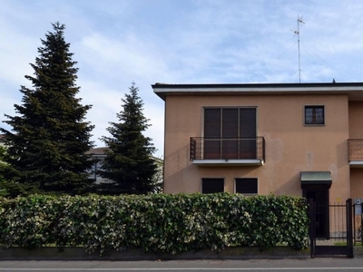 Villa singola a Lodi, 4 locali, 2 bagni, posto auto, 280 m², terrazzo