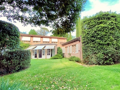 Villa singola a Lucca, 10 locali, 4 bagni, giardino privato, 450 m²