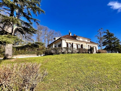 Villa singola a Lucca, 11 locali, 4 bagni, giardino privato, con box