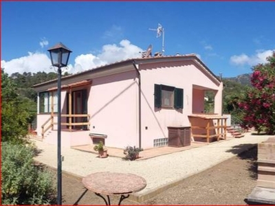 Villa singola a Porto Azzurro, 3 locali, 1 bagno, garage, 120 m²