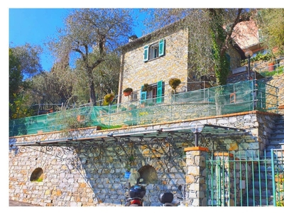 Villa singola a Rapallo, 3 locali, 2 bagni, giardino privato, 100 m²