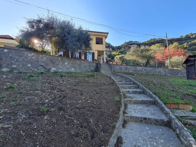 Villa singola a Ventimiglia, 6 locali, 3 bagni, giardino privato