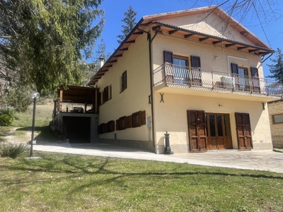 Villa singola in Serravalle di Chienti - San Martino, 5 locali, 250 m²