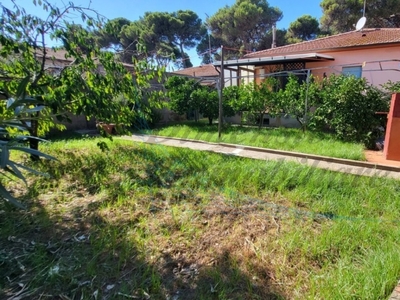Villa singola in Via Antonio Labriola, Rosignano Marittimo, 5 locali