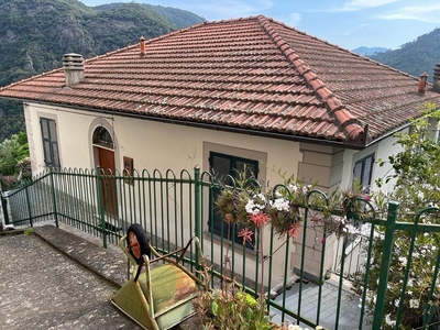 Villa singola in Via Carotole 7, Castiglione Chiavarese, 9 locali