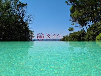 Villa singola a Livorno, 5 locali, 3 bagni, giardino privato, 200 m²