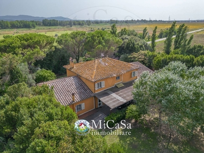 Villa singola in Via della Marginata, Collesalvetti, 15 locali, 537 m²