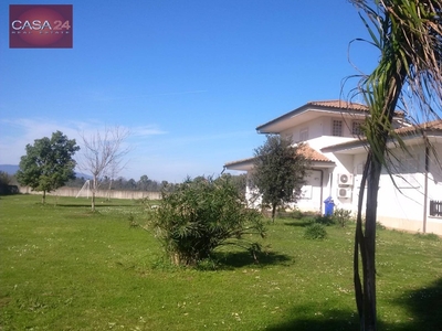 Villa singola in Via Moscarello, Latina, 7 locali, 3 bagni, 280 m²