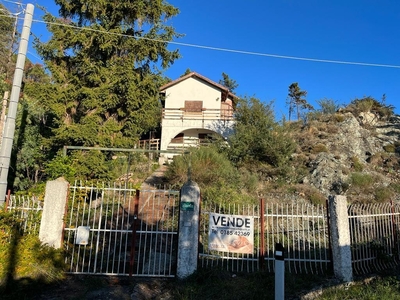 Villa singola in Via San Nicolao 6, Castiglione Chiavarese, 6 locali