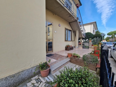 Villa trifamiliare a Rosignano Marittimo, 5 locali, 1 bagno, 110 m²