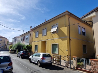 Villa trifamiliare a Rosignano Marittimo, 6 locali, 2 bagni, arredato