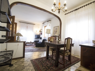 Villetta bifamiliare a Camaiore, 6 locali, 2 bagni, 145 m² in vendita