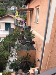 Villetta bifamiliare in Via delle Ginestre 32, Ventimiglia, 6 locali