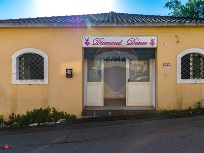 Negozio/Locale commerciale in Affitto in Via Stazzone 51 a Aci Sant'Antonio