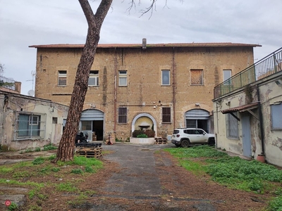 Palazzo in Affitto in Via Casilina a Roma