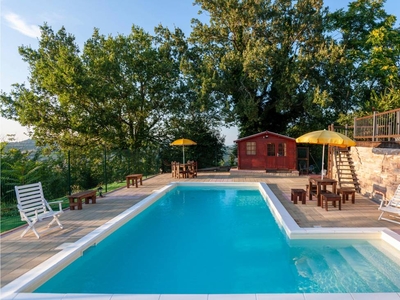 Accogliente casa a Morrovalle con piscina, giardino e barbecue