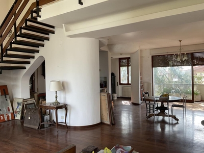 Villa a schiera 6 vani 327mq