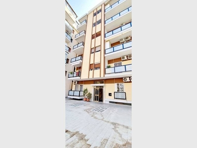 Appartamento in vendita a Bari, VIA AMORUSO MANZARI, 60/A - Bari, BA