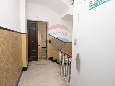 Appartamento in Vendita a Genova, zona Foce, 215'000€, 120 m²