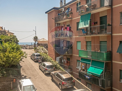 Appartamento in Vendita a Genova, zona S. Fruttuoso, 112'000€, 87 m²