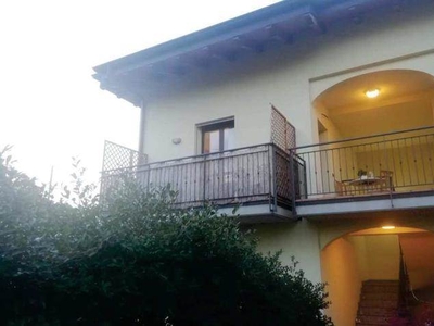 Appartamento in vendita a Oltrona Di San Mamette Como