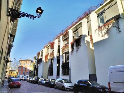 Appartamento in Vendita a Parma, zona Borgo delle Grazie , 845'000€, 210 m²