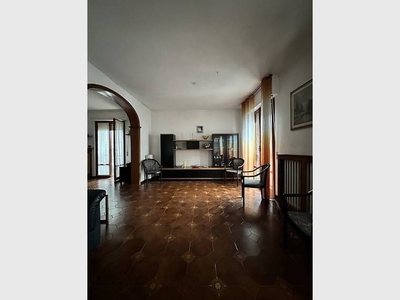 Appartamento in vendita a Prato, Prato, PO