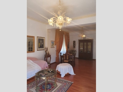 Appartamento in Vendita a Reggio Calabria, 260'000€, 230 m²