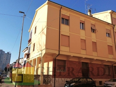 Bilocale in Vendita a Ferrara, zona Fuori Mura Zona Ovest, 48'000€, 55 m²