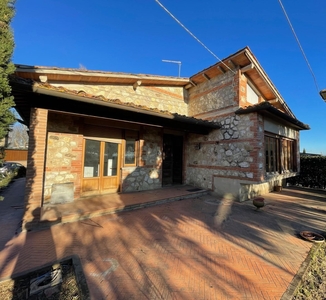 Casa indipendente con giardino a Ponsacco