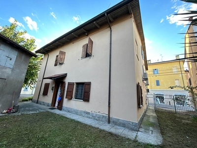 Casa semi indipendente abitabile in zona San Damaso a Modena