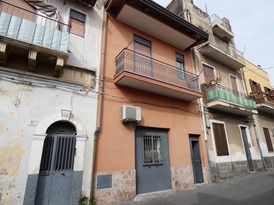 Casa singola da ristrutturare a Catania