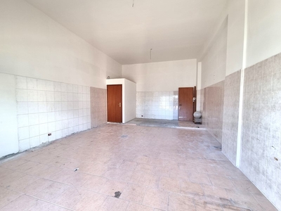 Immobile commerciale in Affitto a Catanzaro, zona Fortuna, 500€, 45 m²