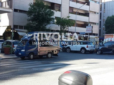 Immobile commerciale in Affitto a Roma, zona Vigna Clara, 1'500€, 70 m²