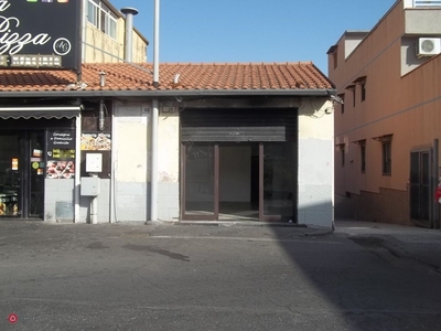 Negozio/Locale commerciale in Affitto in Via Fossa della Creta 168 a Catania