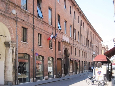 Locale commerciale in affitto, Ferrara centro storico