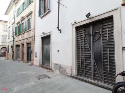 Negozio/Locale commerciale in Affitto in Via del Vergaio 10 a Prato