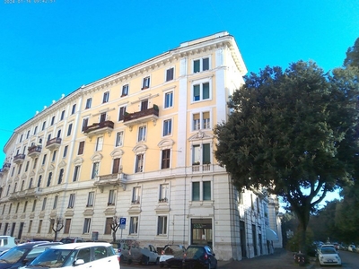 Negozio in Affitto a Roma, 2'950€, 35 m²
