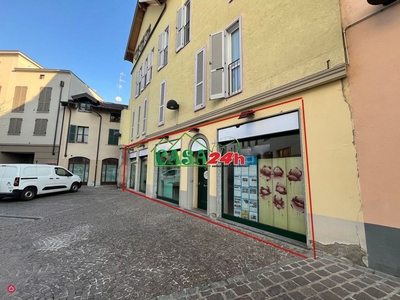 Negozio/Locale commerciale in Affitto in Piazzetta Schuster a Saronno