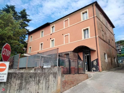 Negozio/Locale commerciale in Affitto in Strada Tuderte 89 a Perugia