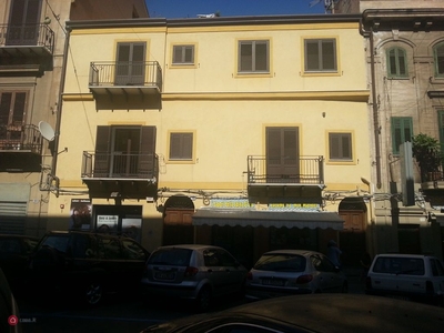 Negozio/Locale commerciale in Affitto in Via carini a Palermo